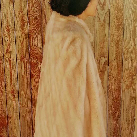 Beautiful vegan vintage fur coat! - Picture 8 of 8